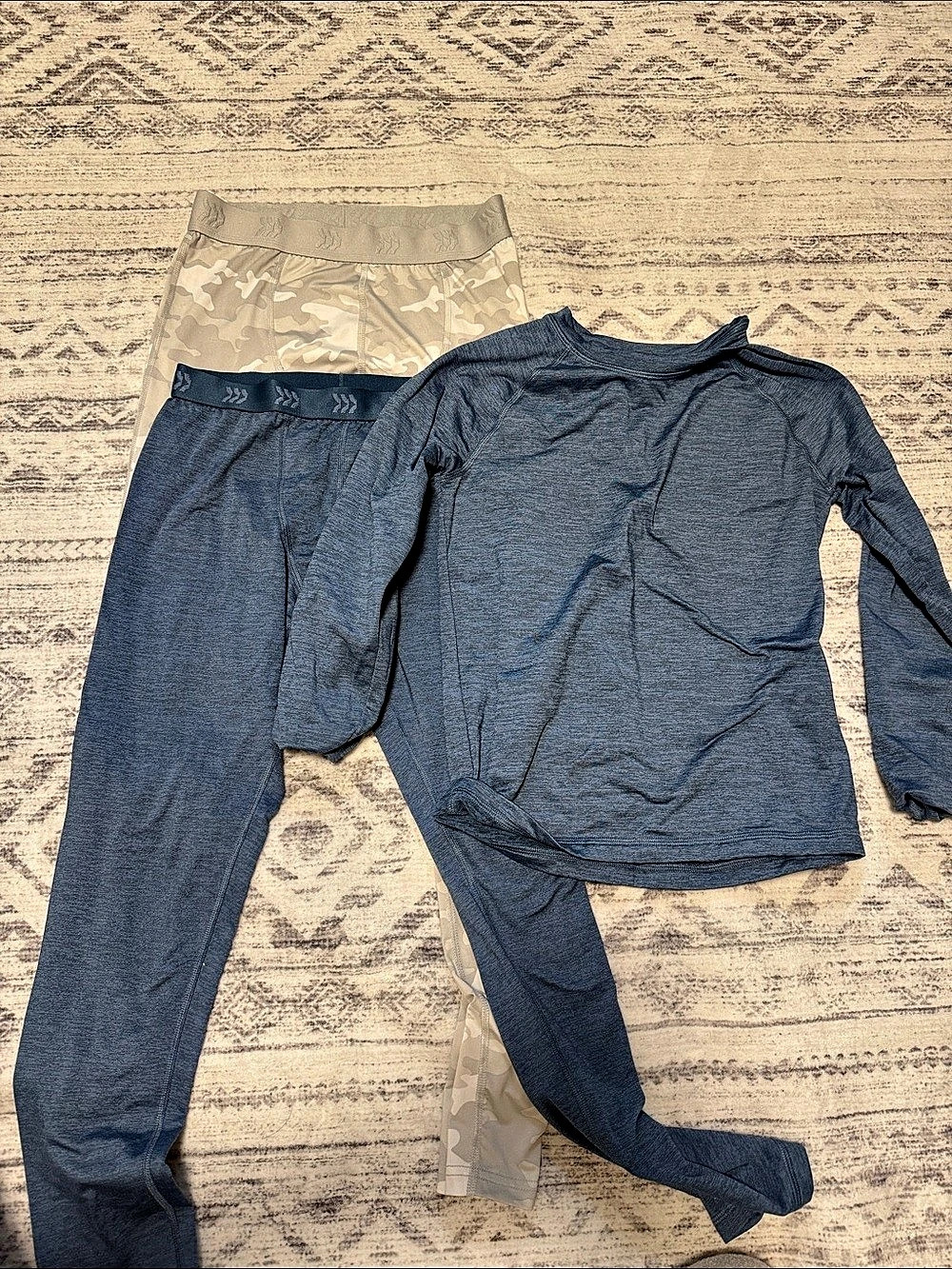 all in motion kids Blue base layer Set Size Large/ camo base layer pants xl